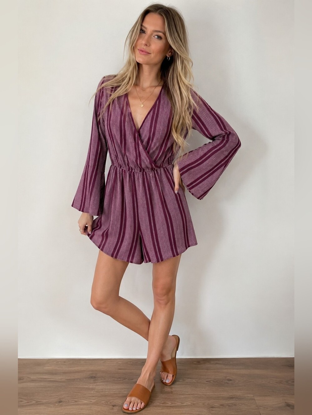Boho Hippie Festival Vacation burgundy bell sleeve V Neck Shorts Romper Size M